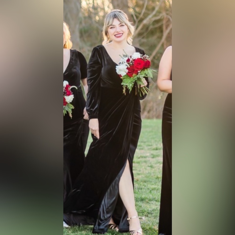 Revelry Vera Velvet Dress
Color: Black - 620, Size: 12, Length: Reg Maxi: 46 in